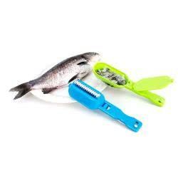 Уред за чистене на риба с нож